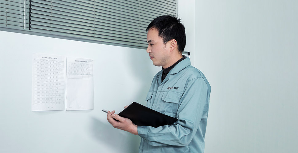 दीवार पर उत्पादन की प्रगति की जाँच करें